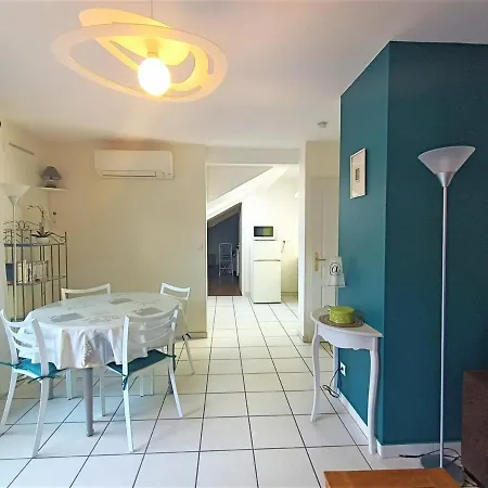 T2 Moderne Avec Balcon A Aix-les-bains, Proche Centre Et Services - Fr-1-555-61 * Экс-ле-Бен