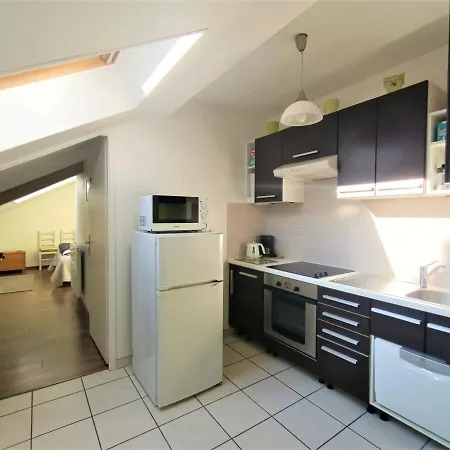 Apartment T2 Moderne Avec Balcon A Aix-les-bains, Proche Centre Et Services - Fr-1-555-61 Aix-les-Bains